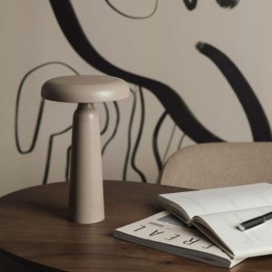 VINGA Avery bordlampe